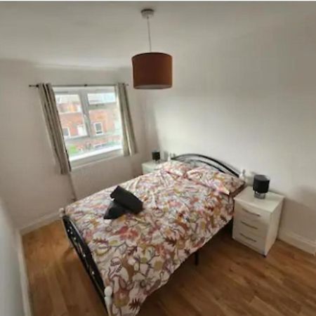 شقة New Flat Next The Tube And Connections To The Centre لندن المظهر الخارجي الصورة
