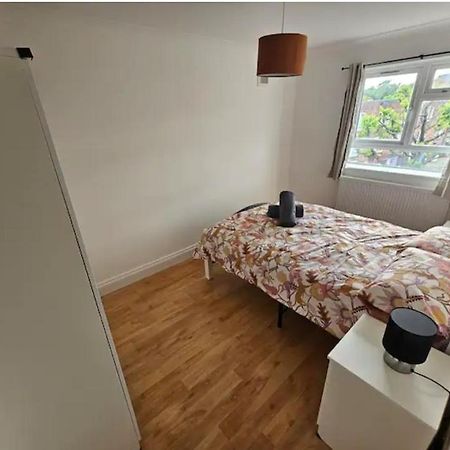 شقة New Flat Next The Tube And Connections To The Centre لندن المظهر الخارجي الصورة