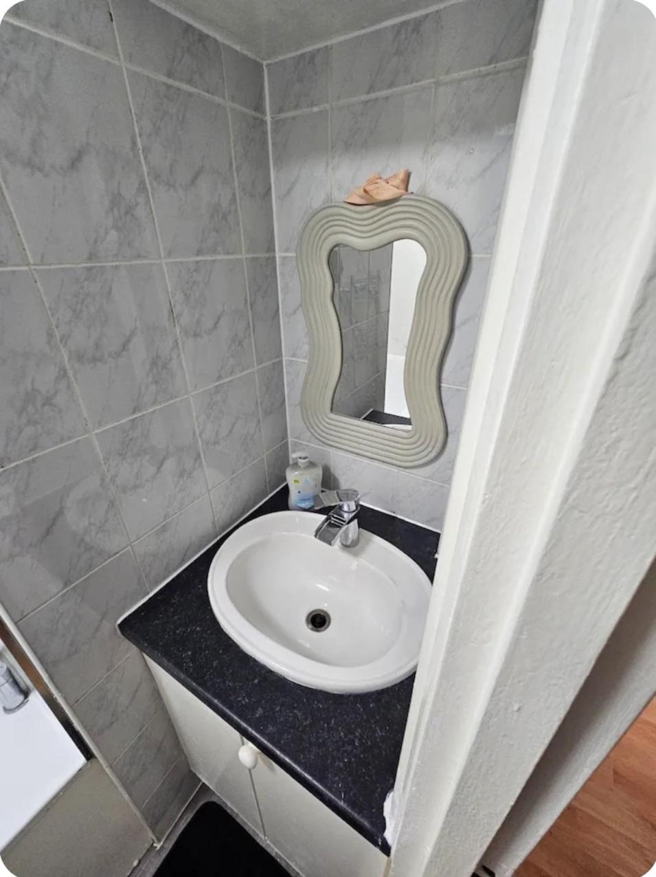 شقة New Flat Next The Tube And Connections To The Centre لندن المظهر الخارجي الصورة