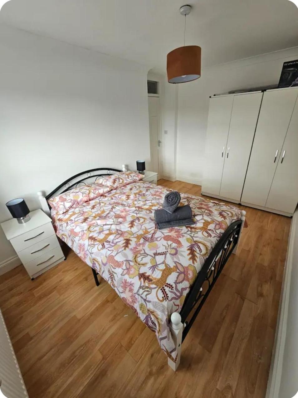شقة New Flat Next The Tube And Connections To The Centre لندن المظهر الخارجي الصورة